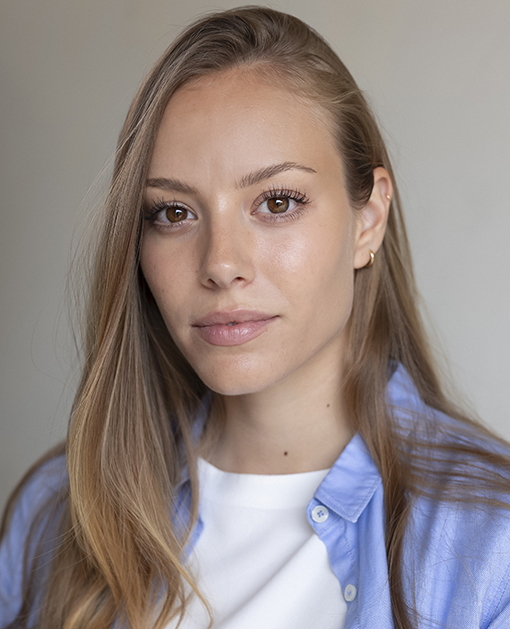 GLORIA L